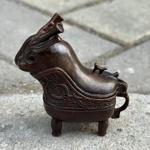 Vintage style Incense Burner beast Figurine Incense Holder Copper Incense Cone Feng shui decor  Censer Aromatherapy home decor