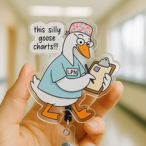 Insigne d'infirmière drôle représentant une barrette d'oie en bobine, cadeau mignon avec support pour carte d'identité médicale pour IPN Rn Emt collègue personnel de l'hôpital rétractable pour elle lui