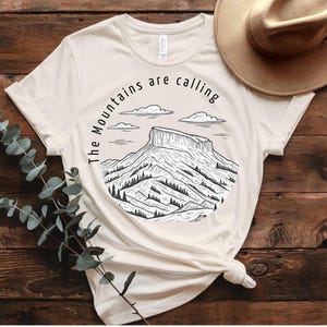 The Mountains are Calling Tshirt, Wandern Tshirt, Berge Tshirt, Hike, Geschenk Wanderer, Berg Hoher Ifen, Kleinwalsertal, Camping, Natur
