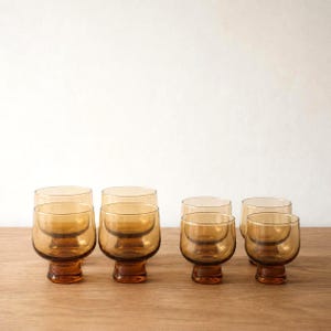 Juego de 8 vasos de vidrio ámbar con diseño Crown Regis vintage (2 x 4) / Cristalería retro australiana / Vasos de los años 70 / Artículos de bar de mediados de siglo