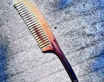 Exquisite Natural Yak Horn Shape Comb, Animal Horn End Comb, Carved Fine Tooth, No Static, Gifts for Girl friends Random Shipping