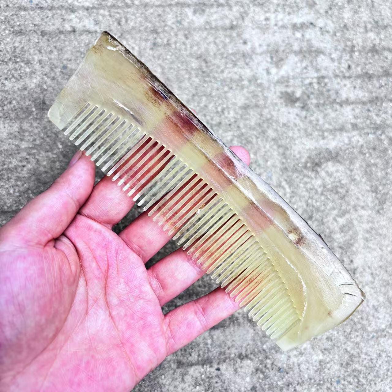 持続可能な天然ヤクの角の葉型コーム、彫刻された細かい歯、動物の角の