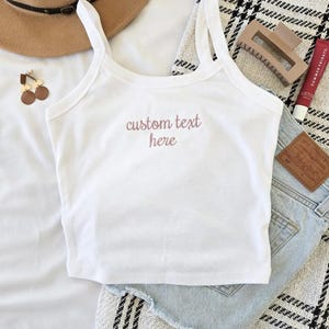 Débardeur court brodé personnalisé, Débardeur court avec texte personnalisé, Débardeur court de mercerie personnalisé, Chemise brodée avec nom personnalisé