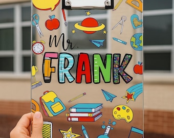 Personalisiertes Lehrer-Klemmbrett mit buntem Schulsymbol, angepasstes Namensgeschenk 2026 für Männer Klassenzimmer Büro Back to School Art Science Decor