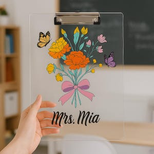 名前入りアクリルクリップボード カスタマイズされた蝶の花束ギフト 先生 同僚 女性 オフィス 学校用品 かわいい