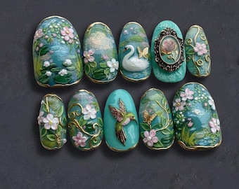 Monet Water Lily Pond Luxus Press-On Nägel - Teal und Dusty Pink Set mit 3D Schwan & Kolibri Charms, Blumenblüten, vergoldete Rahmen Details