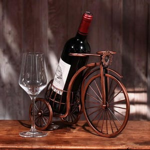ヴィンテージ三輪車ワインボトルホルダー | 金属製バイクバー装飾 | キッチン、ダイニング、ギフトに使える素朴なワインラックディスプレイ