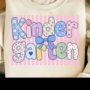 Kindergarten-Shirt für Mädchen, verspieltes Patchwork-Kindergarten-T-Shirt, Schulanfangs-Shirt für Mädchen, süßes Geschenk für Kindergärtnerinnen, Retro-Schleifen-Schul-T-Shirt