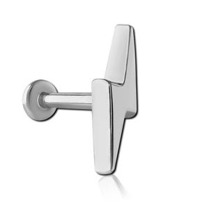 Könnte beinhalten: Ein silberfarbener Ohrstecker in Form eines Blitzes. Der Ohrring hat eine flache, kreisförmige Rückseite und einen Stift zum Einsetzen. Das Blitzdesign ist glatt und poliert, mit einer scharfen, eckigen Form.