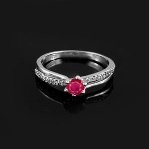 925 zilveren ring met robijnsteen cadeauring