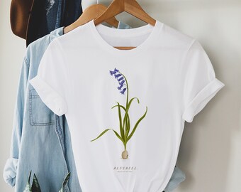 T-Shirt mit Glockenblume. Bio-Baumwolle. Damenpassform. XS-3XL. Blaues Blumen-T-Shirt. Frühlingsblume. Glockenblume Art. Glockenblume botanische Illustration.