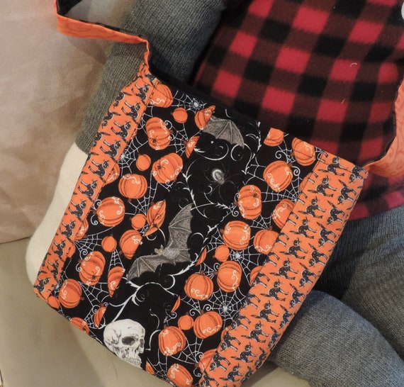 Halloween crossbody bag, Minimalist bag, small crossbody bag, Halloween print, Halloween party accessory