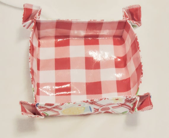 picnic basket tray, buffalo plaid tray, red plaid trinket dish, picnic desk organizer, fabric condiment tray, fabric silverware tray
