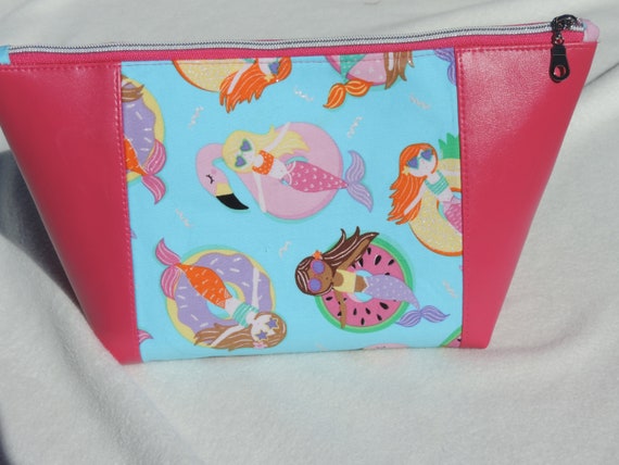 mermaid cosmetic bag, pink cosmetic bag, pink toiletry bag, pink mermaid bag, mermaid lover gift, beach lover gift, last minute gift