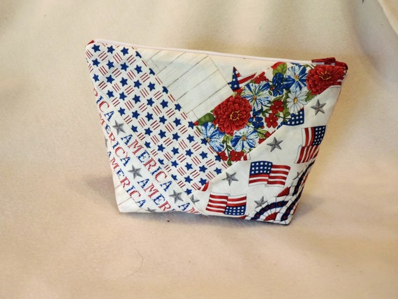patriotic pouch, patriotic purse organizer, Americana cosmetic bag, quilted bag, red, white and blue