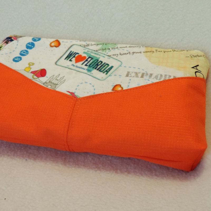 Beach pink clutch