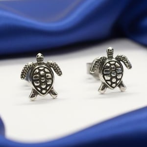Zilveren kleine schildpad oorknopjes 7,5 mm, minimalistische stijl, damessieraden, unieke stijl, op zee geïnspireerde accessoires, cadeau voor haar