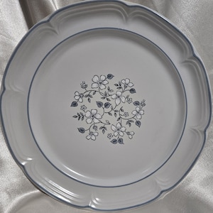 Vintage Covington Edition Avondale Chop Plate – 10.75&quot; Round Serving Platter, Blue Floral Stoneware