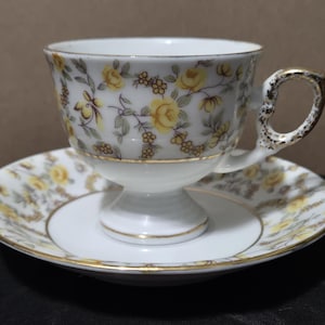 Vintage Gelb Floral Footed Teetasse & Untertasse Set | Vergoldetes Japanisches Porzellan | G-8814 | Mid-Century Cottagecore Porzellan