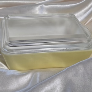 Vintage Pyrex 503 Refrigerator Dish – Yellow 1.5 Quart with Clear Ribbed Lid – Mid-Century Kitchen Glassware – Chip on Lid - Ships free