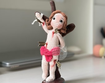 Gehaakte pop Sint-Sebastiaan – handgemaakte katholieke amigurumi, geschenk martelaar, christelijk gebedsdecor