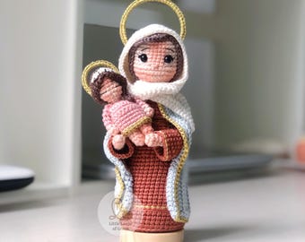Gehaakte pop Sint-Anna en Maagd Maria: handgemaakte katholieke aandenken