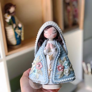Praying Virgin Mary Crochet Doll – Handmade Catholic Amigurumi, Marian Religious Statue, Christmas Gift, Prayer Decor image 3