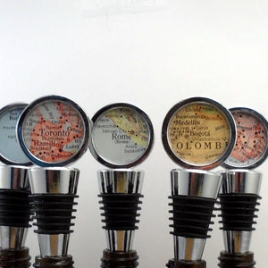 Custom Map Wine Stopper,  Gift for couple, Housewarming gift, Wedding Favor,  Wine Lover Gift, Engagement Gift, Shower Gift, Honeymoon gift