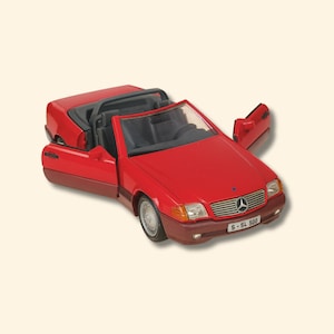 Vintage Mercedes-Benz 500SL Diecast Model Car – 1:18 Scale Red Convertible with Opening Doors and Detailed Interior