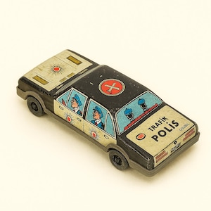 Vintage türkisches Zinn Polizeiauto Spielzeug von Gürel - Retro Verkehrspoliz Fahrzeug 1980er Jahre Aufziehstreifenwagen 19 cm Metall Sammlerstück