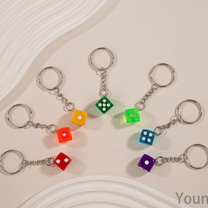 Handgefertigter Würfel Schlüsselanhänger, bunte Würfel Charms, Glückswürfel Anhänger, Single D6 Würfel Schlüsselanhänger, bunte Harz Würfel Schlüsselanhänger, DIY Herstellung Zubehör