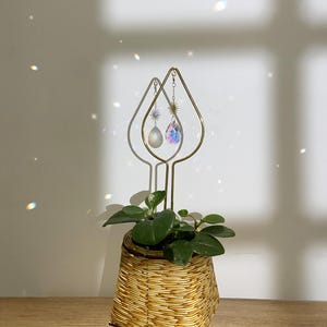Rainbow Maker Crystal Prism Suncatcher - Glass Crystal Plant Stake, Garden Decor, Boho Home Decor, Unique Gift for Plant Lovers, Sparkling