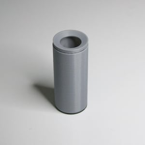 Miniature Trashcan – 1:18 Scale Dollhouse or Diorama Accessory, Small Garbage Bin for Garage or Street Scenes