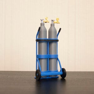 ミニチュアガスボトルトロリー 1:18スケール - ガレージジオラマ小道具、メカニックシーンアクセサリー、工業用ワークショップモデル