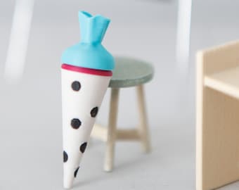 Miniature school cone that opens – Polka-dotted candy cone for the fairy door | Dollhouse back-to-school decoration & gift