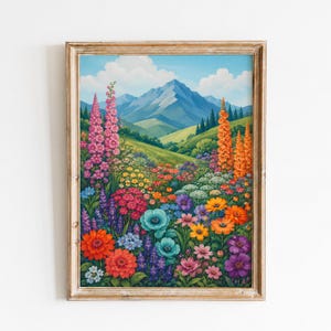 以下が含まれることがあります： 鮮やかな山の風景を描いた額装アートプリント。手前にはピンクやオレンジの背の高い茎、赤、青、黄色の花々など、色とりどりの野花が咲き乱れ、背景には青い山々と雲が広がっている様子が描かれています。