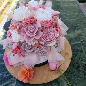Handmade bouquet candles made from soy wax – with lavender scent.