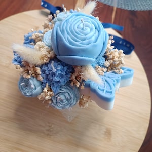 Handmade bouquet candles made from soy wax – with lavender scent.