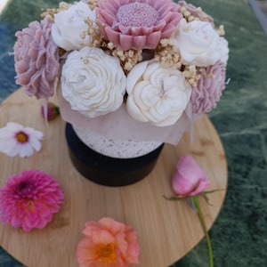Handmade bouquet candles made from soy wax – with lavender scent.