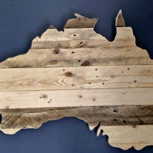 Reclaimed pallet wood wall art