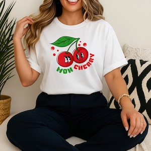 Camiseta Mon Cherry - Linda camiseta retro de cerezas / Divertida camiseta de frutas de dibujos animados / Idea de regalo vintage / Ropa estética para parejas / Camiseta para amantes de la comida