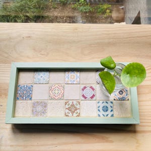 Handgefertigtes grünes Holztablett mit Renaissance-Mosaik/Travertinfliesen, dekorativ, Geschirr, Servierplatte