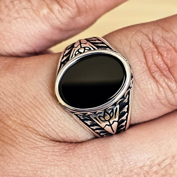 18ct White Gold Black Onyx Oval Stone Set Signet Ring - Hancocks