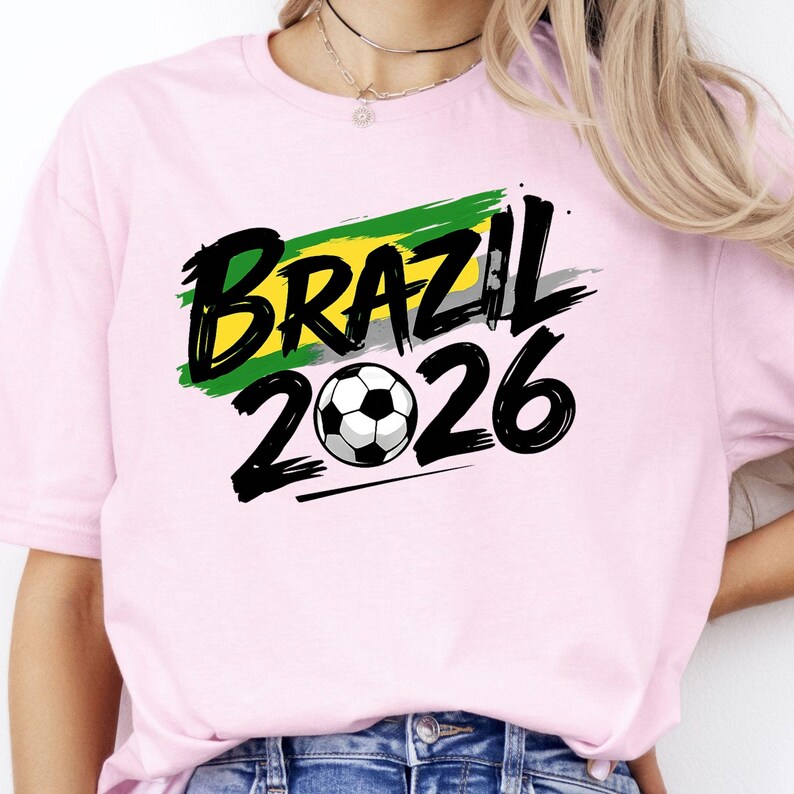 Op de afbeelding: Een set van drie keramische mokken met een gespikkelde, matte afwerking. De mokken zijn in cr&egrave;me, lichtgrijs en donkergrijs. Elke mok heeft een eenvoudig, minimalistisch ontwerp.