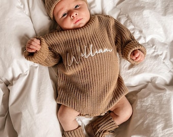 Combi-short brodé en grosses mailles - Cadeau de naissance pour bébé et nouvelle maman