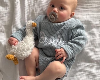 Combi-short brodé en grosses mailles - Cadeau de naissance pour bébé et nouvelle maman