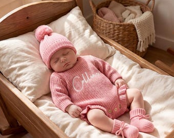 Combi-short brodé en grosses mailles - Cadeau de naissance pour bébé et nouvelle maman