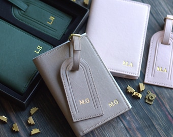 Personalisierte Passhülle & Gepäckanhänger-Set | Leder Reiseset Geschenkbox | Benutzerdefinierte Initialen Passhülle | Reisegeschenk, Hochzeitsgeschenk
