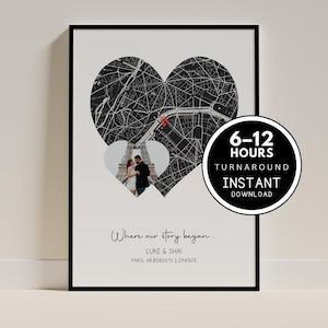 Puede incluir: Impresión enmarcada con un mapa de París en forma de corazón en blanco y negro, con una foto de una pareja. El texto incluye "Where our story began..." y "LUKE & SHAI". Un círculo indica "6-12 HOURS TURNAROUND INSTANT DOWNLOAD".