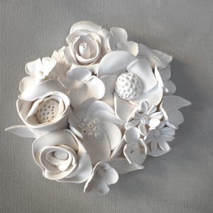 Luxury White Floral Wall Art - 3D Flower Sculpture Plaque Handmade Botanical Decor, Elegant Textured Minimalist Statement Home Accent Decor